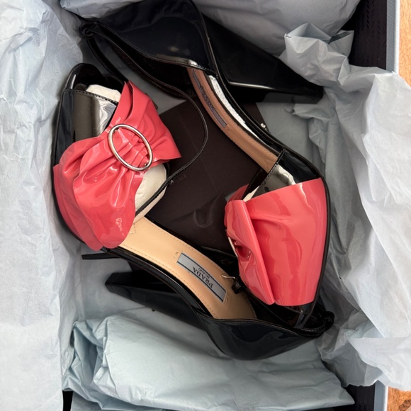 Prada Patent Leather Bow Sandals Size: 38 - Picture 4 of 16
